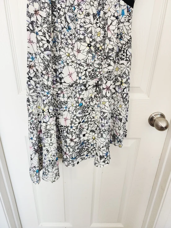 NWT Likely One-Shoulder Floral Ruffle Dress in White with Black Trim Size 0 - Picture 4 of 6